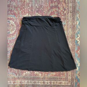 Medium women’s SCOTTEVEST Sandy Skirt knee length with hidden pockets